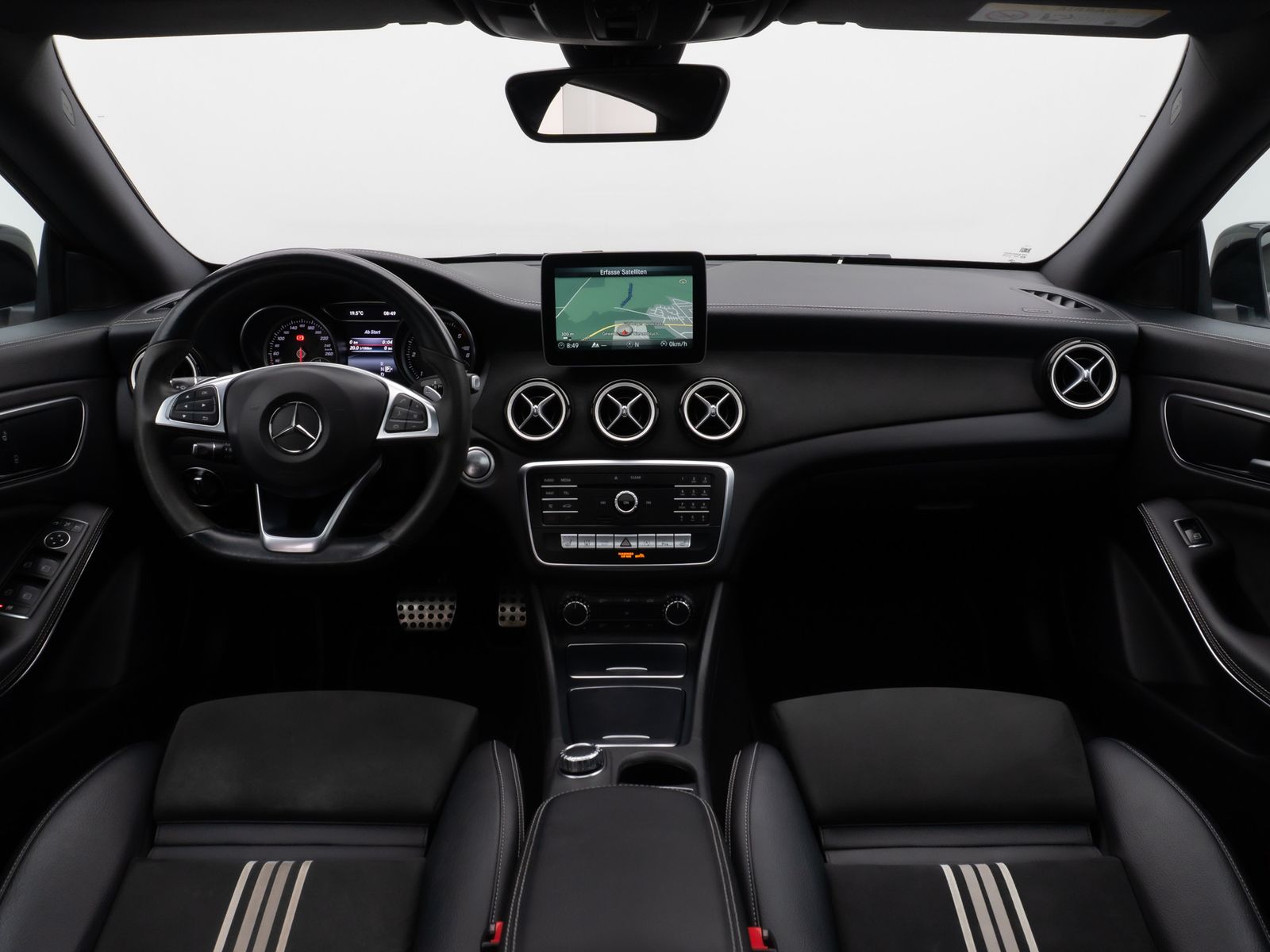 Fahrzeugabbildung Mercedes-Benz CLA 220 Shooting Brake /d 4Matic AMG Pano Standh