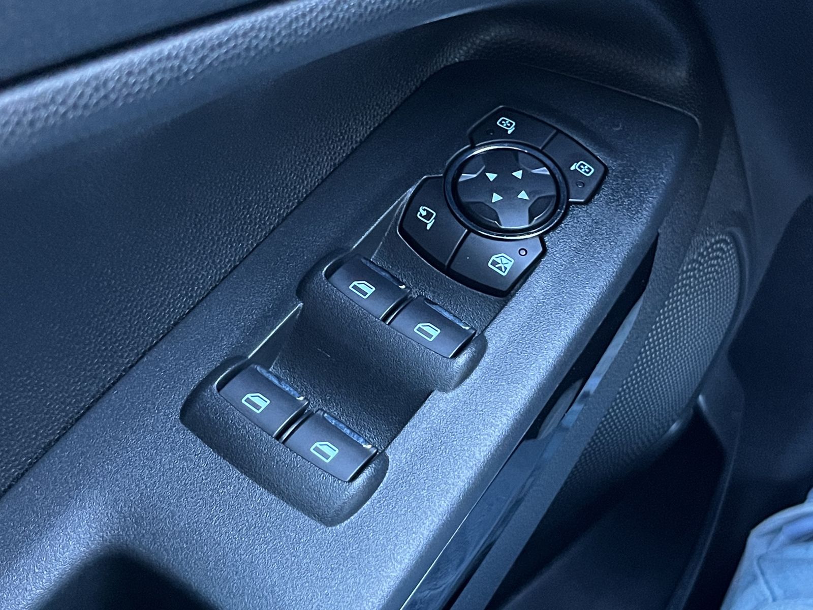 Fahrzeugabbildung Ford EcoSport **Automatik*PDC*Navi*SHZ*LHZ*SYNC**