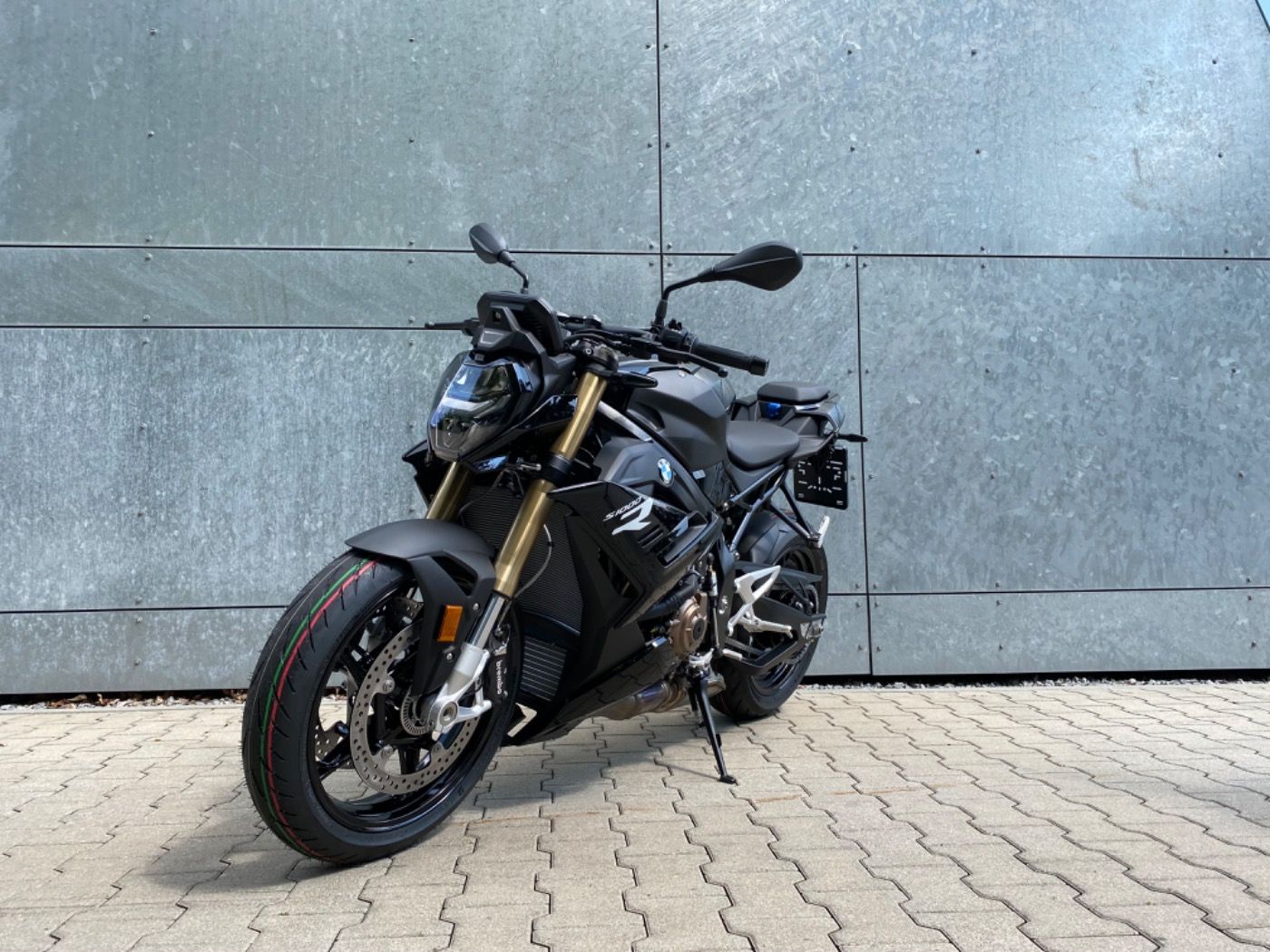 Fahrzeugabbildung BMW S 1000 R Komfort Paket, Dynamik Paket,