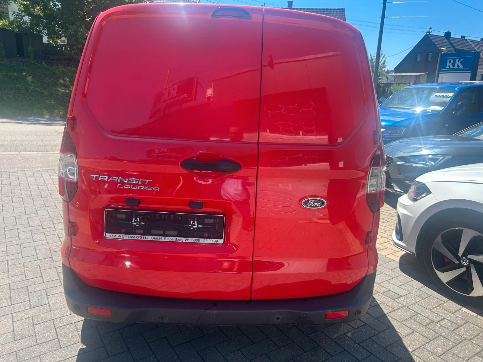 Ford Transit Courier Benziner