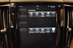 VOLVO XC60 D5 AWD~R Design~Leder~Business~I-safe~21"