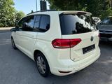 Volkswagen Touran Aut Leder Navi PDC - Volkswagen Touran mit Diesel-Antrieb: Taxi, Kleinbus