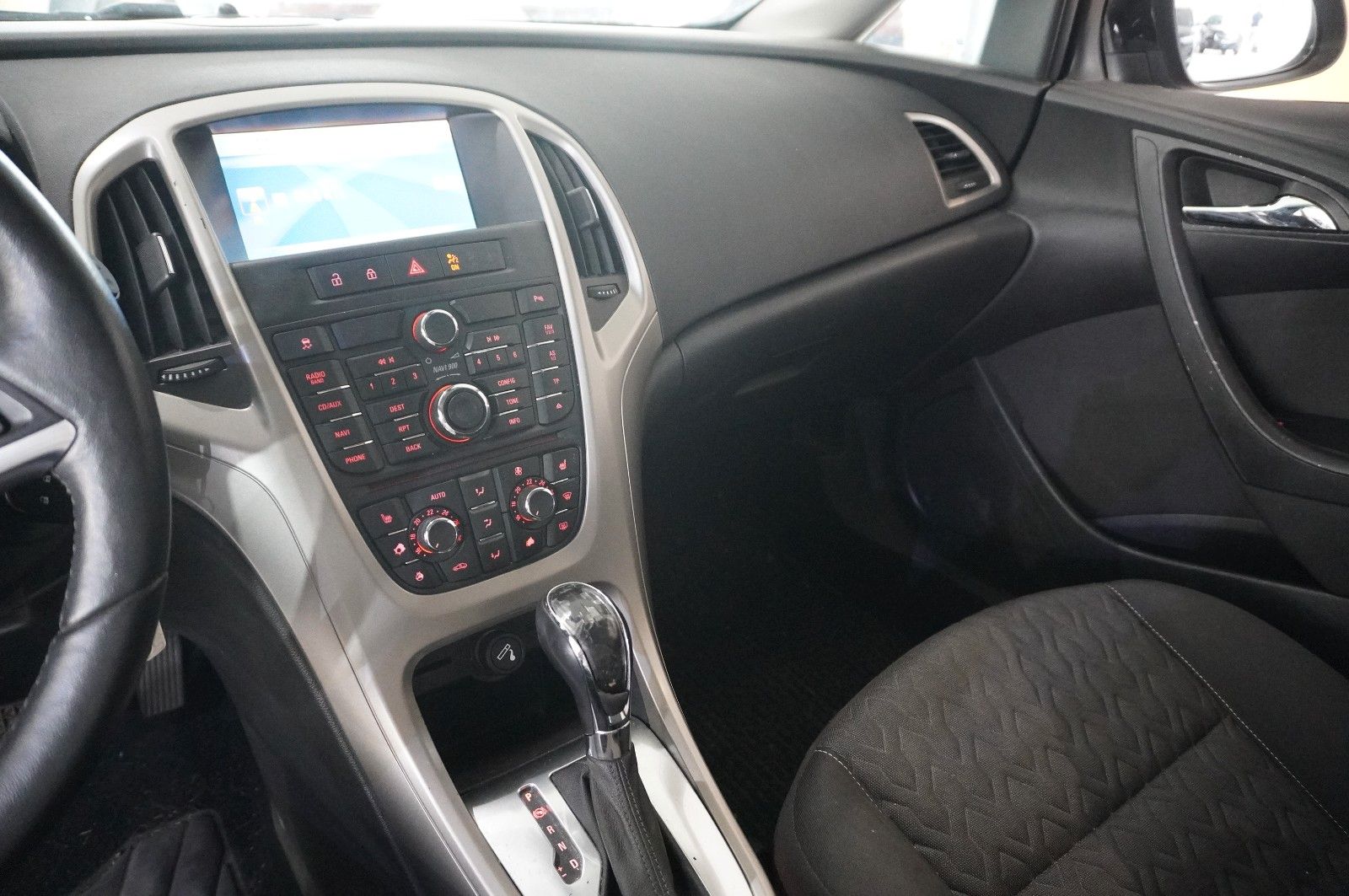 Fahrzeugabbildung Opel Astra J ST  2.0D ACTIVE SPORT/NEBEL/PDC/TEMP.