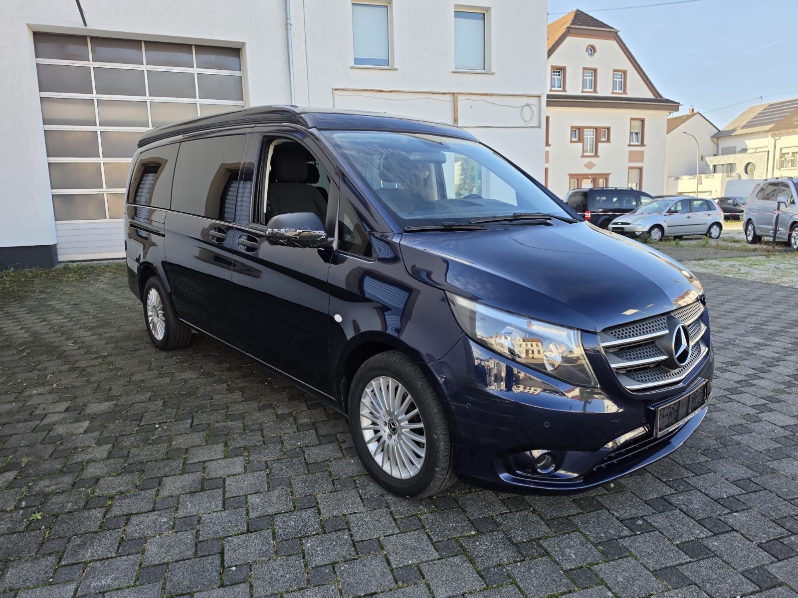 Mercedes-Benz 220
