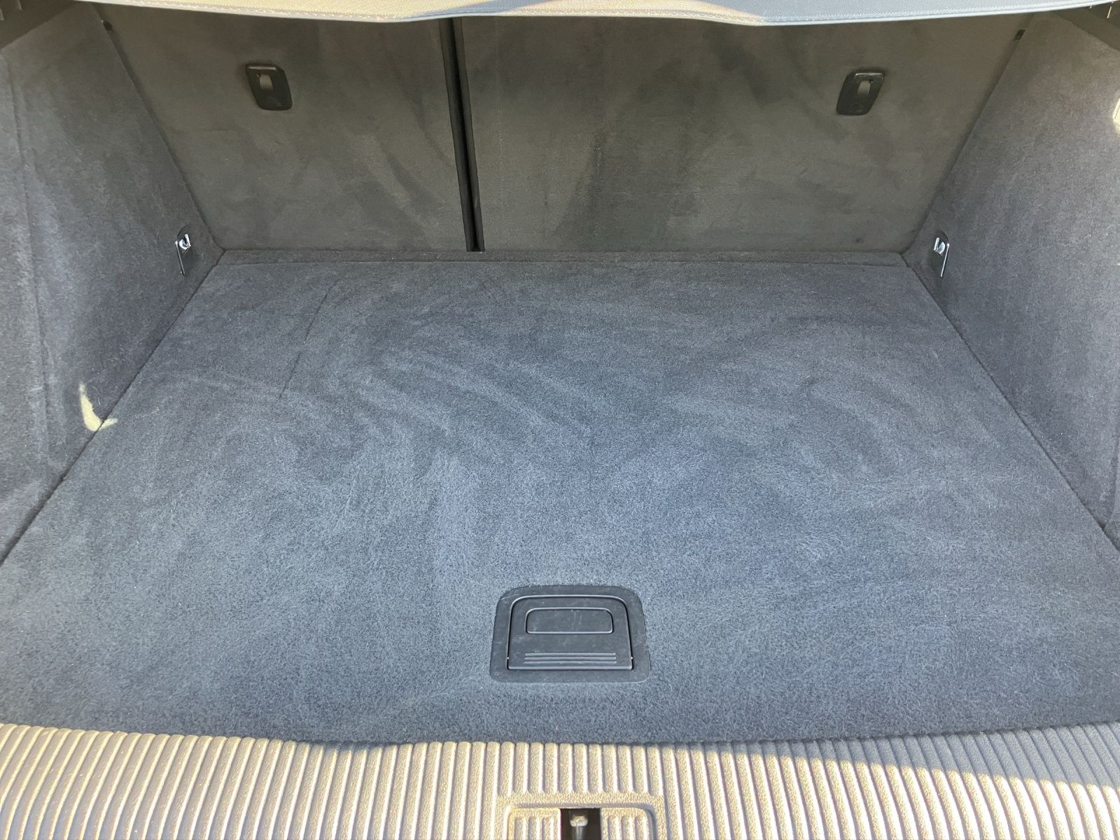 Fahrzeugabbildung Audi Q3 2.0 TDI sport AHK Xenon SHZ