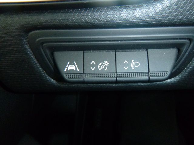 Fahrzeugabbildung Renault Clio V 1,0 TCE 90 >Navi/LED/PDC<