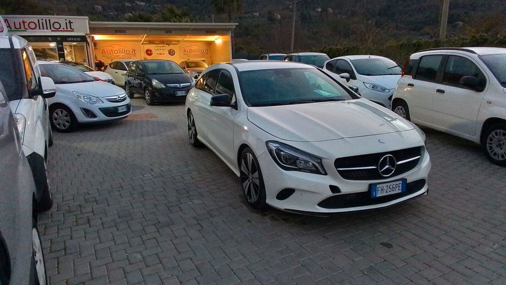 Image of Mercedes-Benz CLA 200