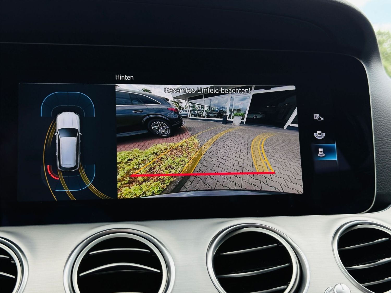 Fahrzeugabbildung Mercedes-Benz E 220 T d AVANTGARDE, Standheizung, MBUX Premium