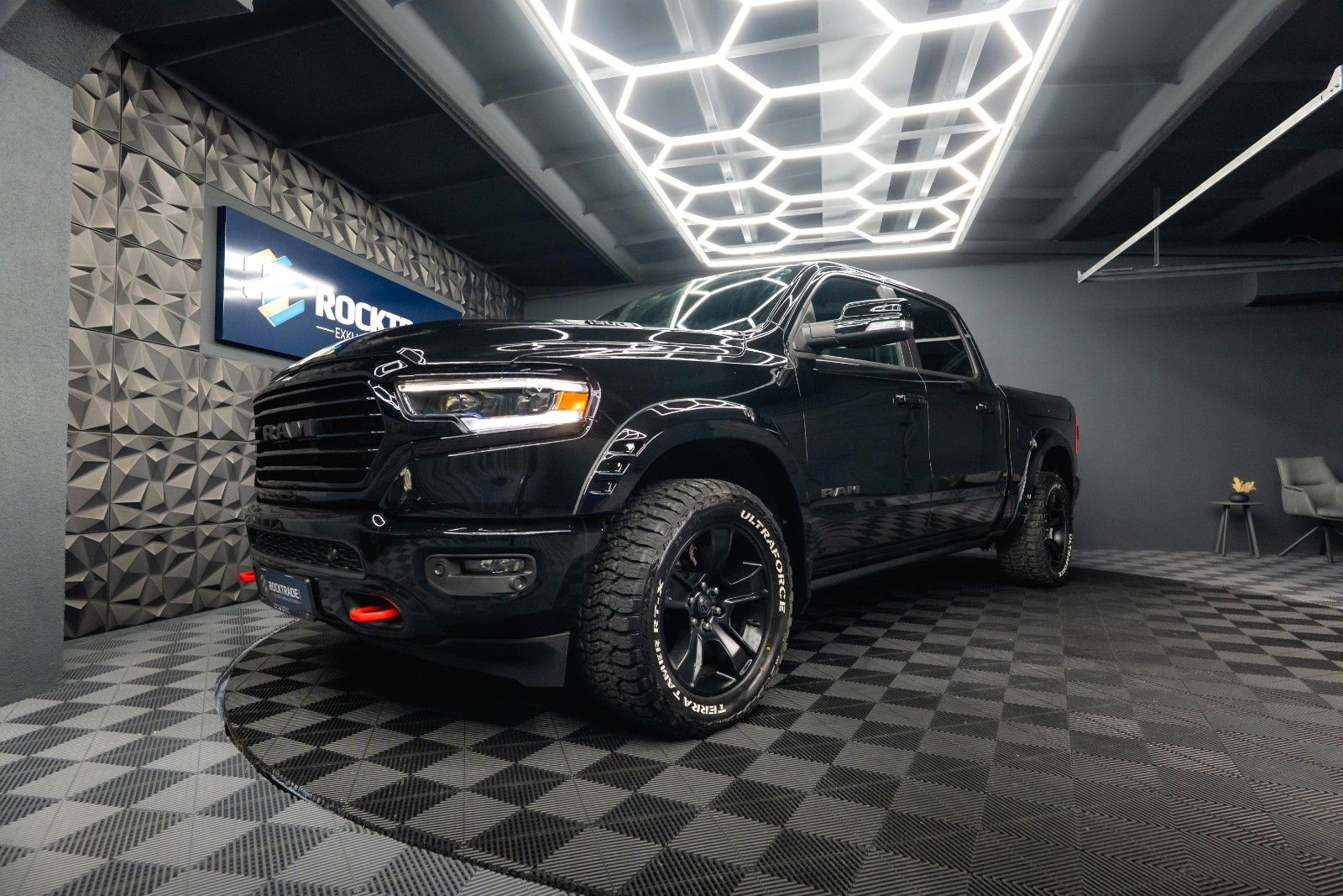 Fahrzeugabbildung Dodge RAM 5.7 V8 HEMI 4x4 LARAMIE RamBox Airmatic 19%