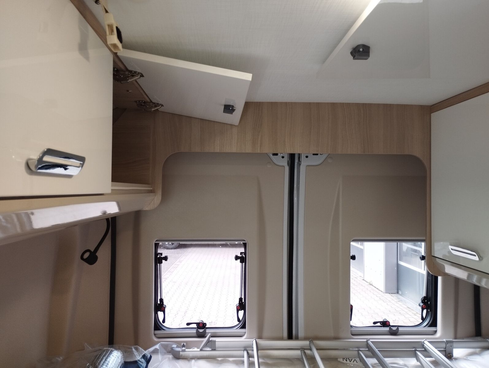 Fahrzeugabbildung Forster Vantasy 541 HB 140 PS mit Pop-Up Dach