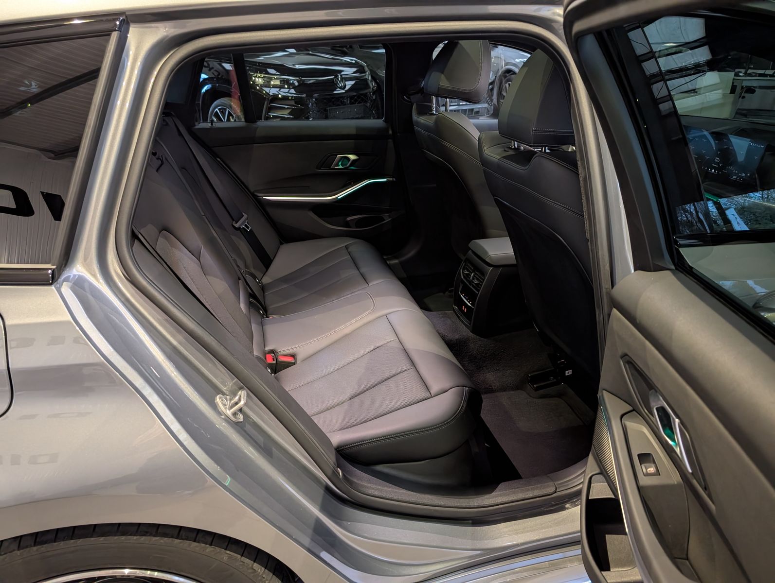 Fahrzeugabbildung BMW 320 d M-Sport Ad-LED ACC Comfort Kamera Pano AHK