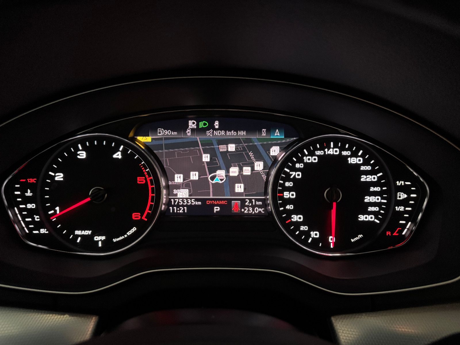 Fahrzeugabbildung Audi Q5 TDI 4X4 ADVANCED SPORT PANO MATRIX B&0 VOLL