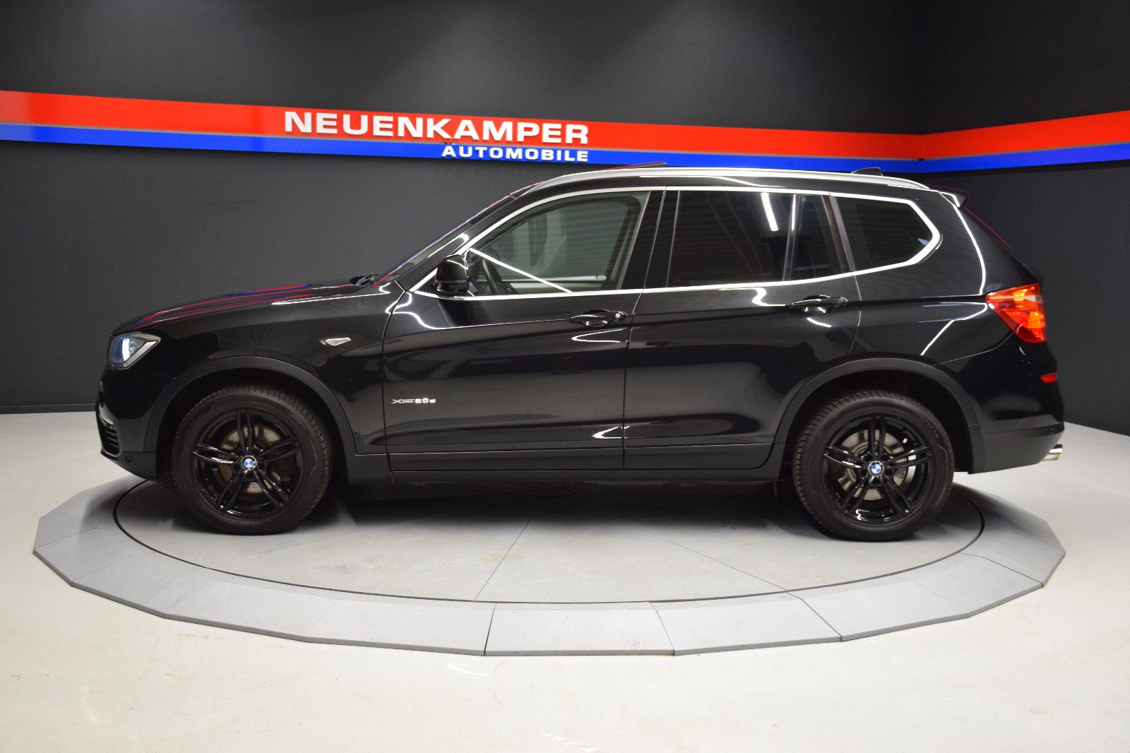 Fahrzeugabbildung BMW X3 xDrive 20d TeilLeder ACC HuD Pano Xen 360°