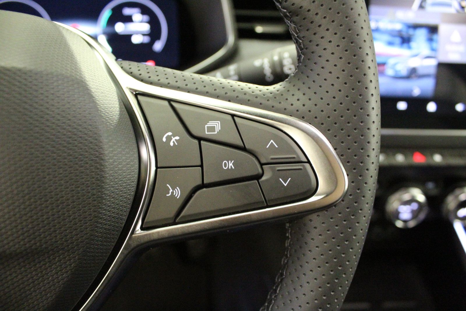 Fahrzeugabbildung Renault Clio TCe 90 Techno *Look-Paket*Winter-Paket*Bose