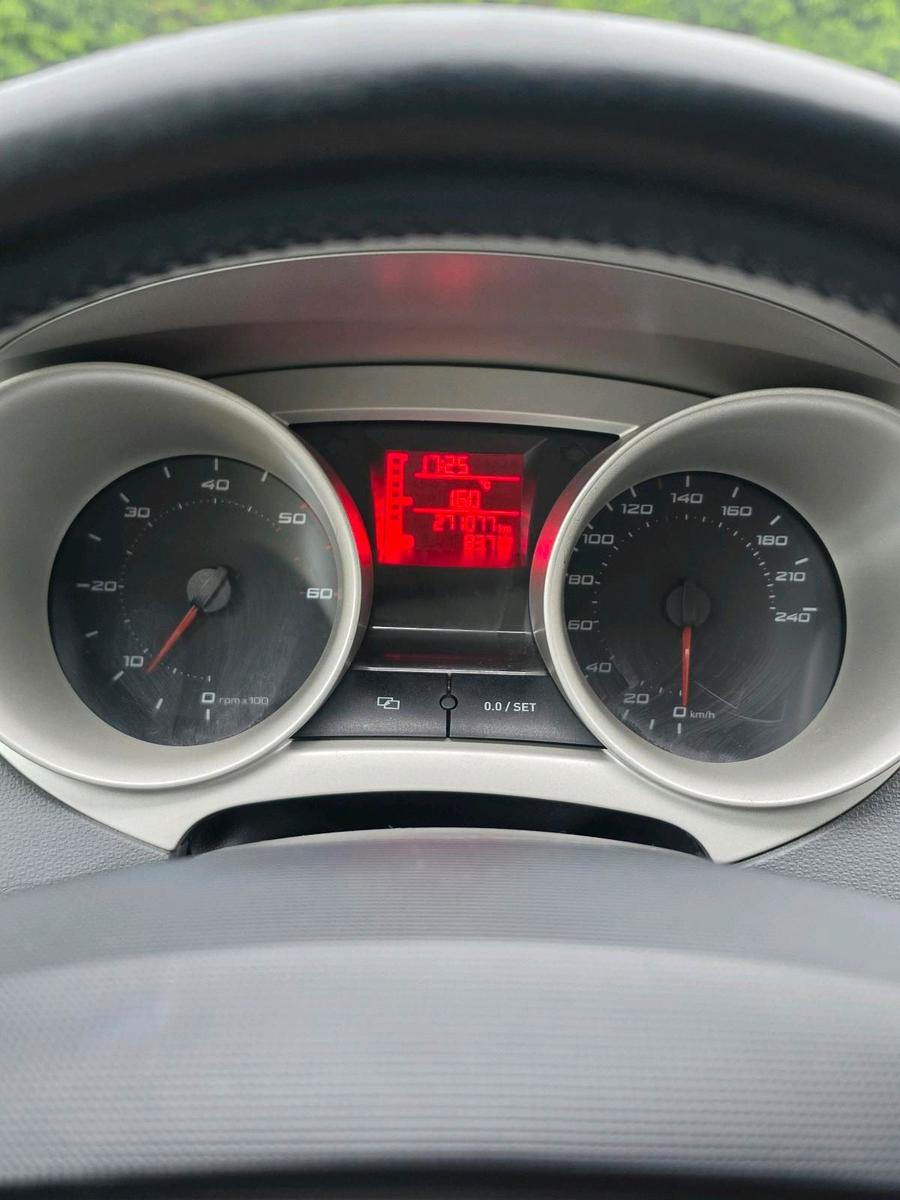 Seat Ibiza 2011 — photo 12