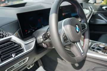 Fahrzeugabbildung BMW X7 M60 i Pano Sky*B&W*Soft Close*Executive Drive