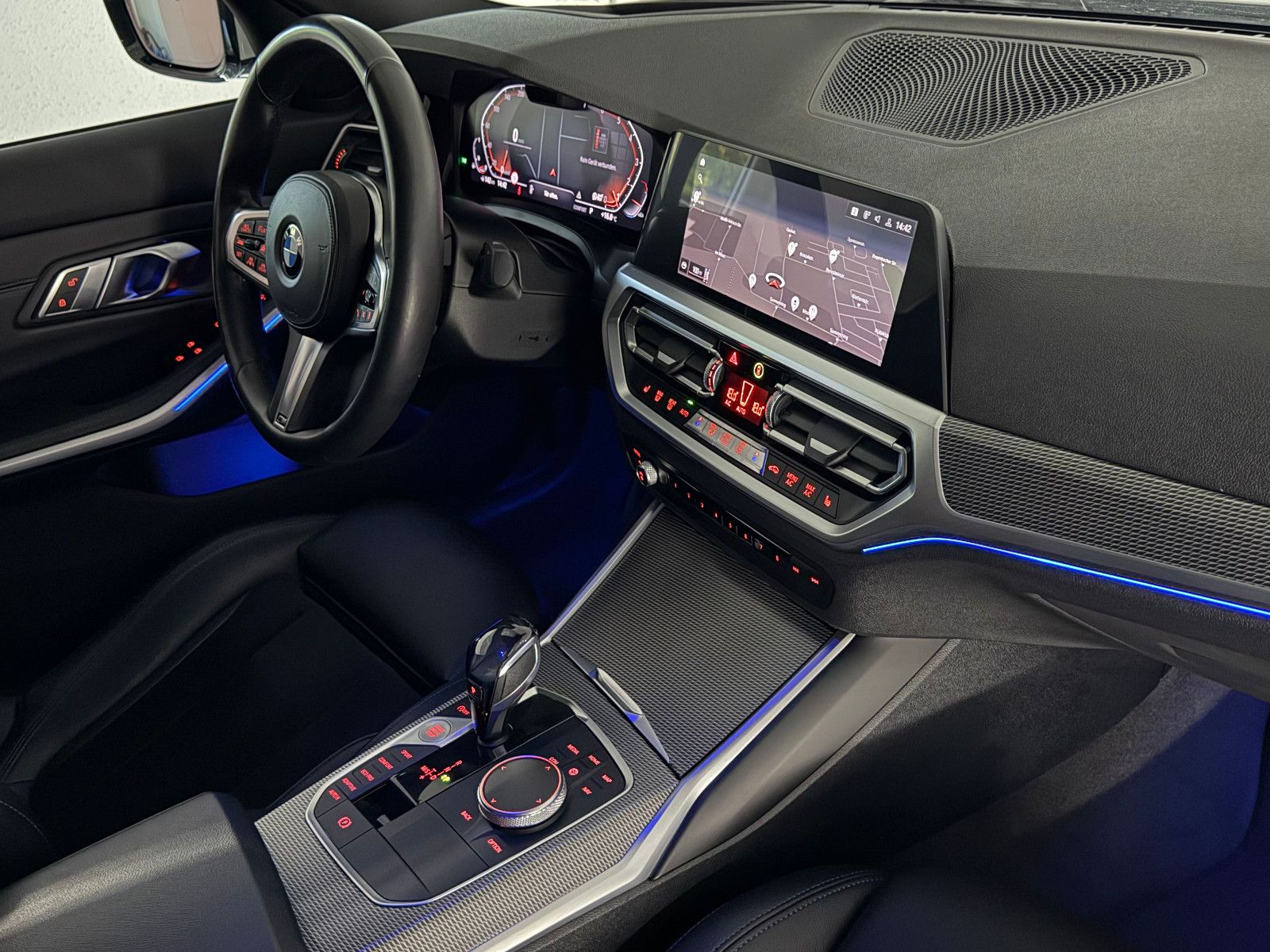 Fahrzeugabbildung BMW 330 i Lim. M SPORT/AHK/HuD/ACC/LASER/DE FZG