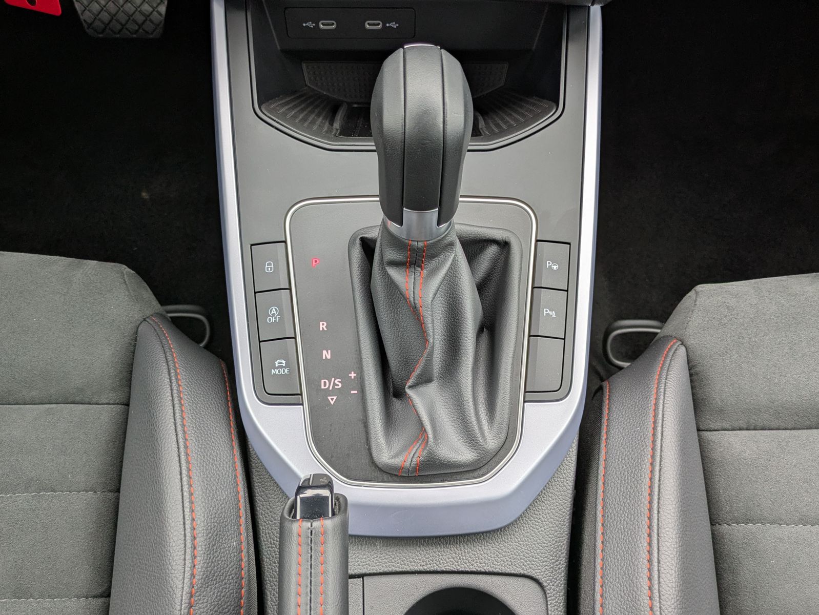 Fahrzeugabbildung SEAT Arona 1.5 TSI FR DSG AHK*ACC*LED*APP*DAB*KAMERA