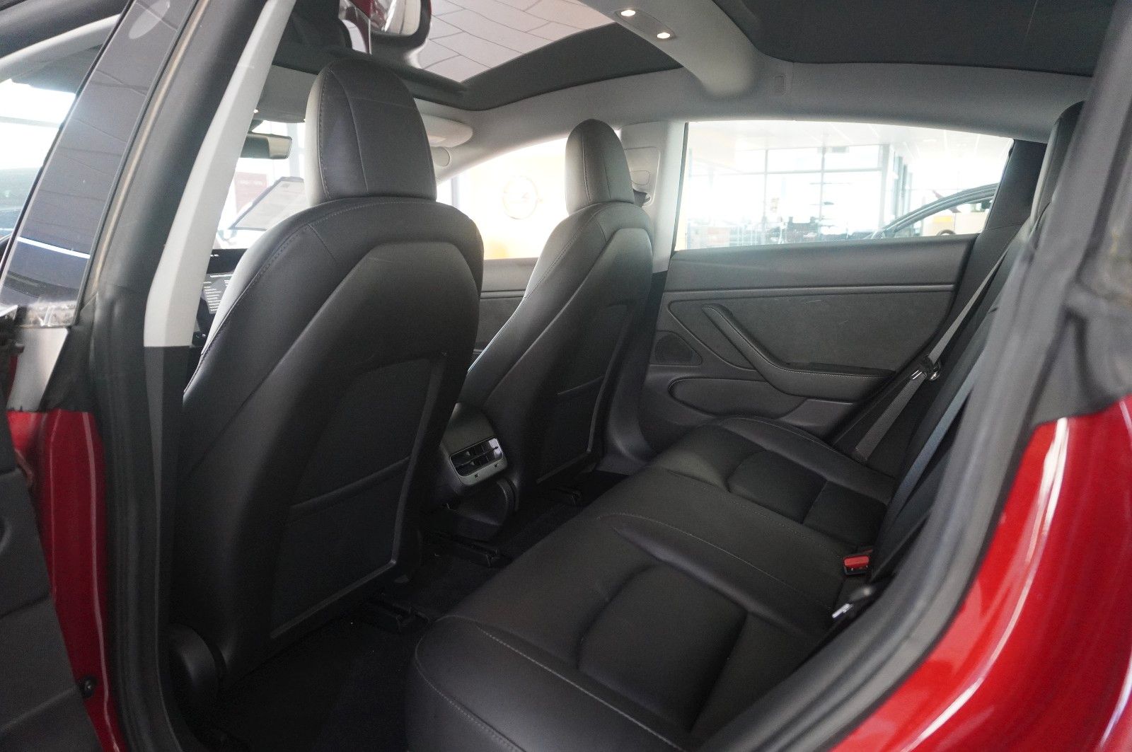 Fahrzeugabbildung Tesla Model 3 Standard Range Plus NAVI/KAMERA/SH/PANO