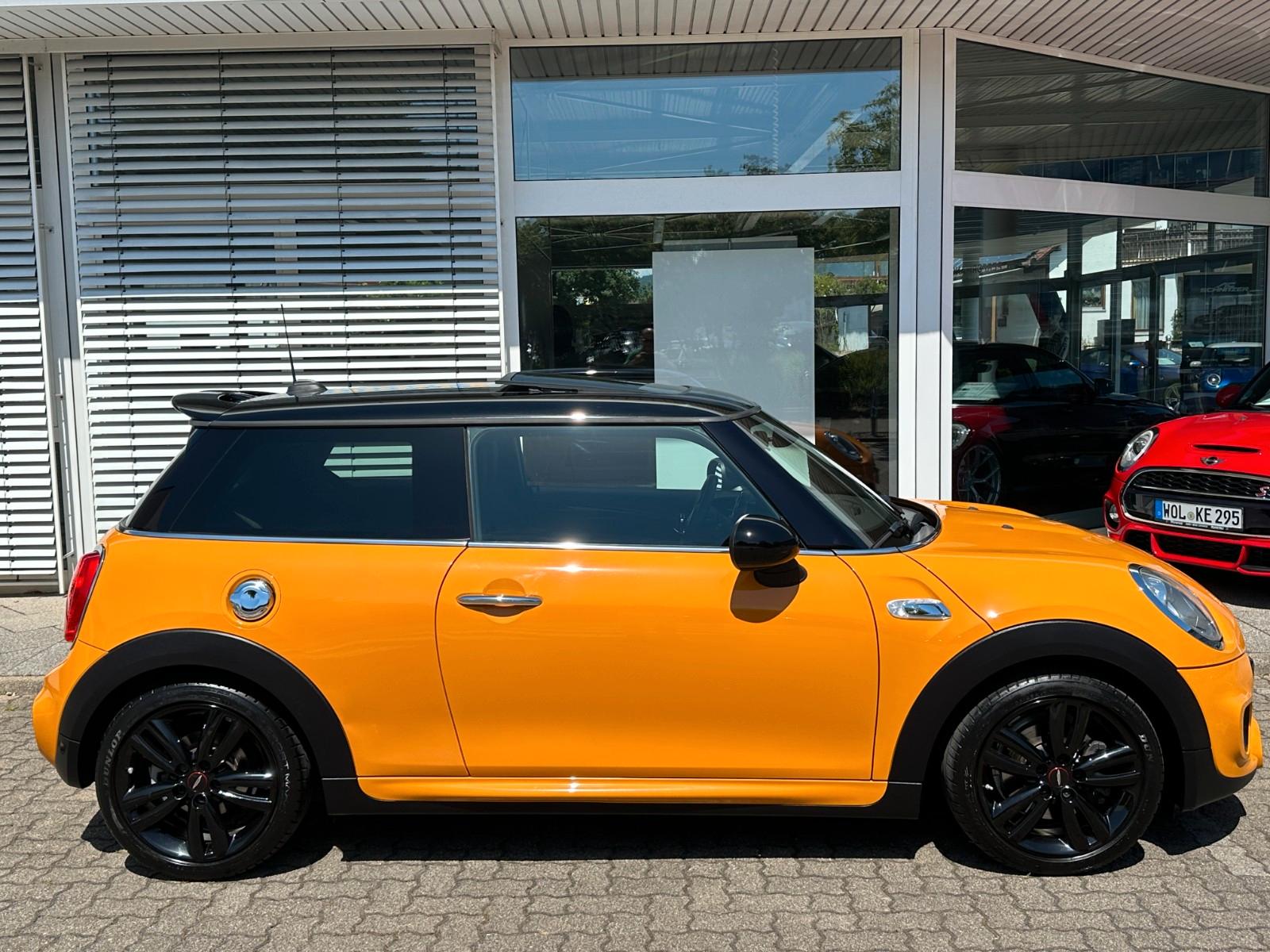 MINI Cooper S + JCW Int.+Ext.Pkt+Navi+Klimaaut.+Pano+