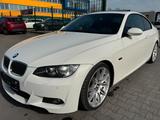 BMW 330i Coupe Automatik M-Paket - BMW 330 mit Benzin-Antrieb: Coupe
