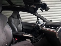 Fahrzeugabbildung BMW 218i Active Tourer--Pano/DrivingProf/eSitze/19LM
