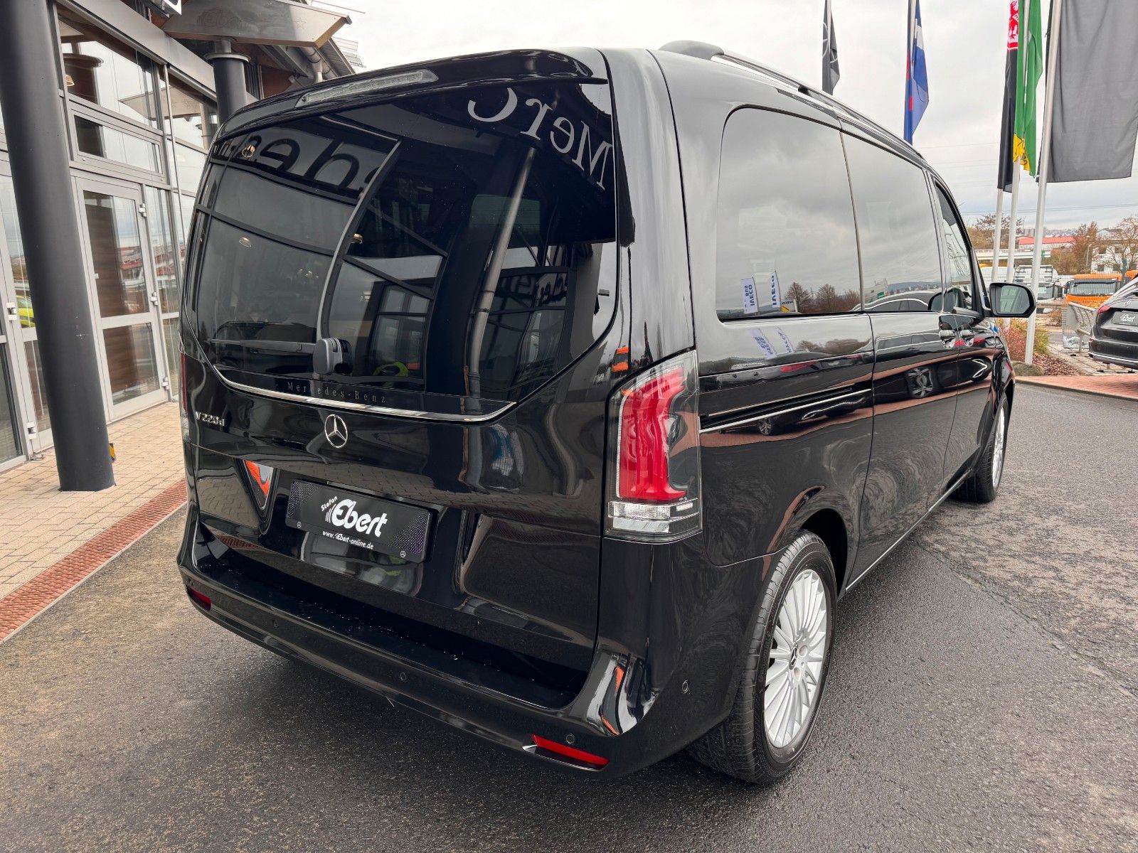 Fahrzeugabbildung Mercedes-Benz V 220 d STYLE K Liege-Paket AHK2,5 DISTRONIC