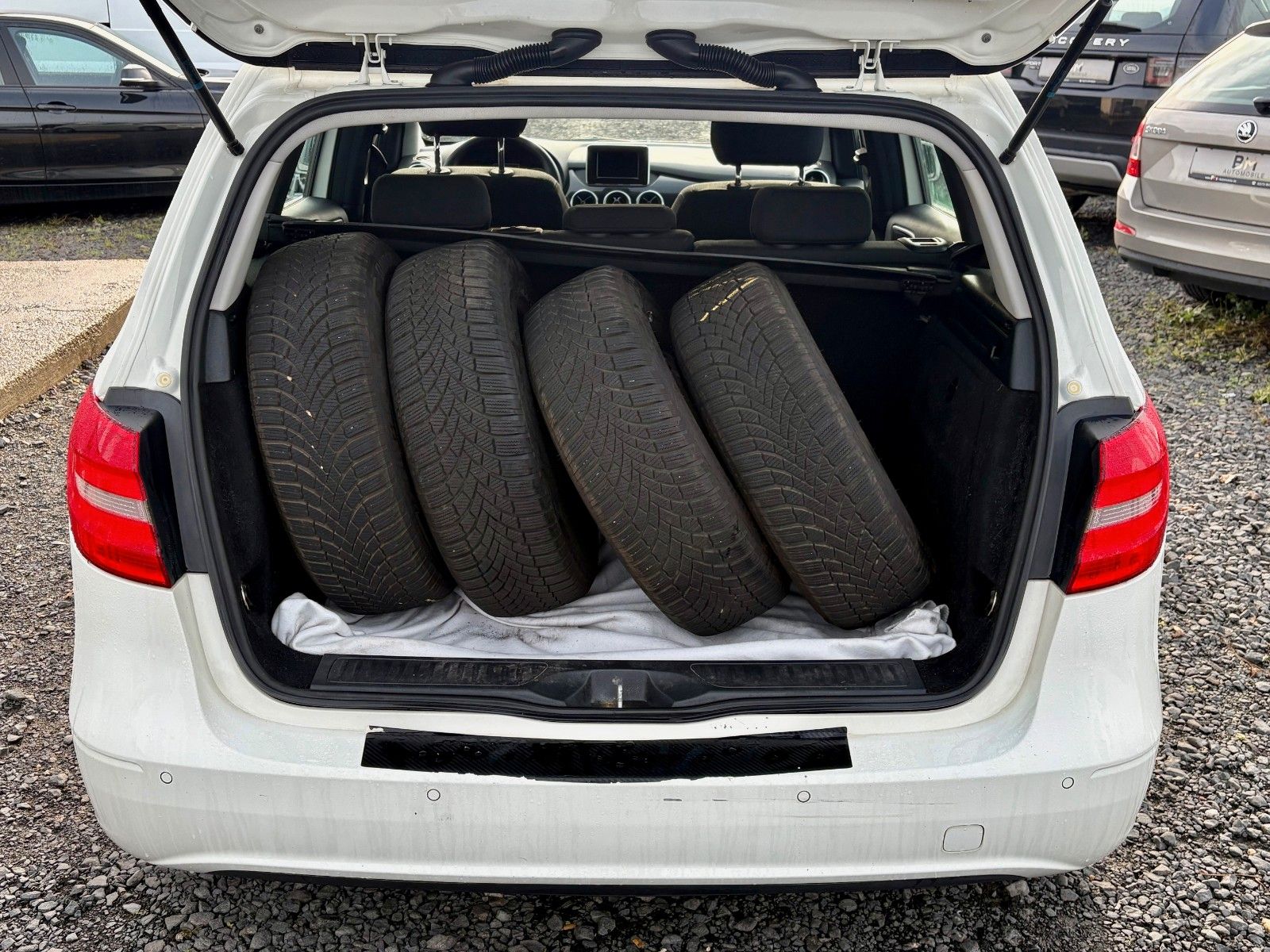 Fahrzeugabbildung Mercedes-Benz B 180 BE Klima PDC 1.HAND SPORTLENKRAD Sitzhzg