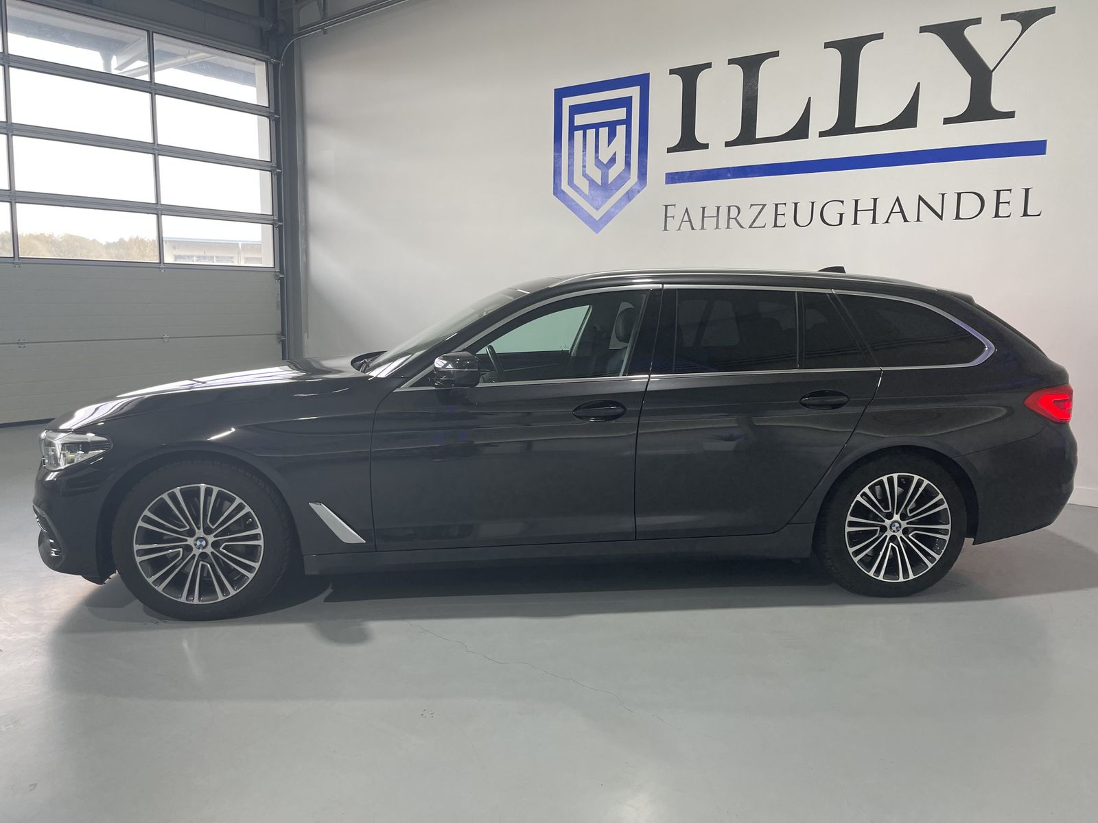 Fahrzeugabbildung BMW 540 d*xDrive*Sport Line*AHK*LED*HUD*Leder*Pano*
