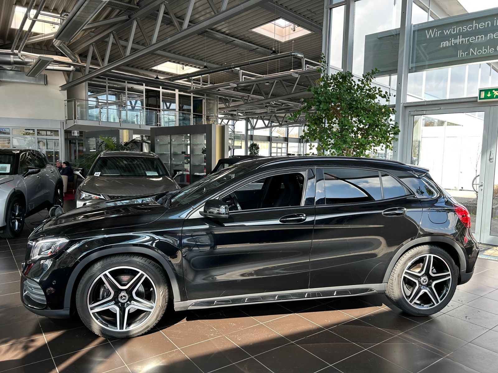Fahrzeugabbildung Mercedes-Benz GLA 250 AMG Line NIGHT H/K LED NAV SHZ