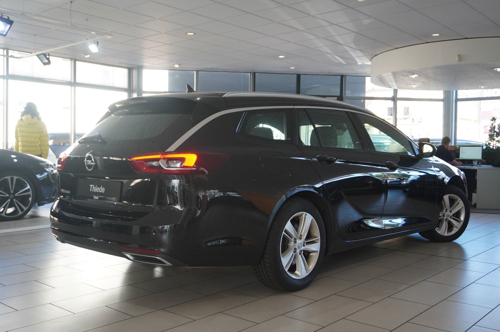 Fahrzeugabbildung Opel Insignia B ST 2.0T ELEGANCE NAVI/LED/VIRT./DAB+