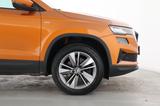 Skoda KAROQ TOUR 1.5TSI DSG 1.HAND+ANHÄNGERKUPPLUNG - gebrauchte Skoda Karoq aus dem Jahr 2023