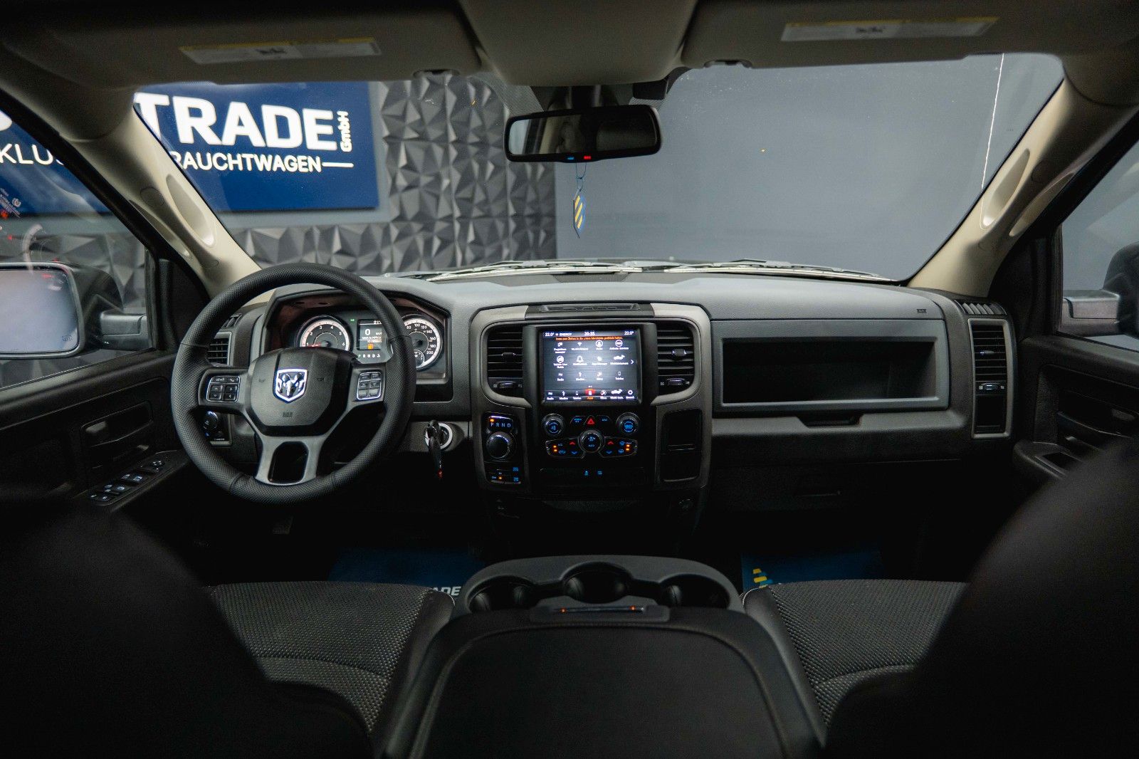 Fahrzeugabbildung Dodge RAM 5.7 V8 HEMI 4x4 OFFROAD Night-Paket *LED*AHK