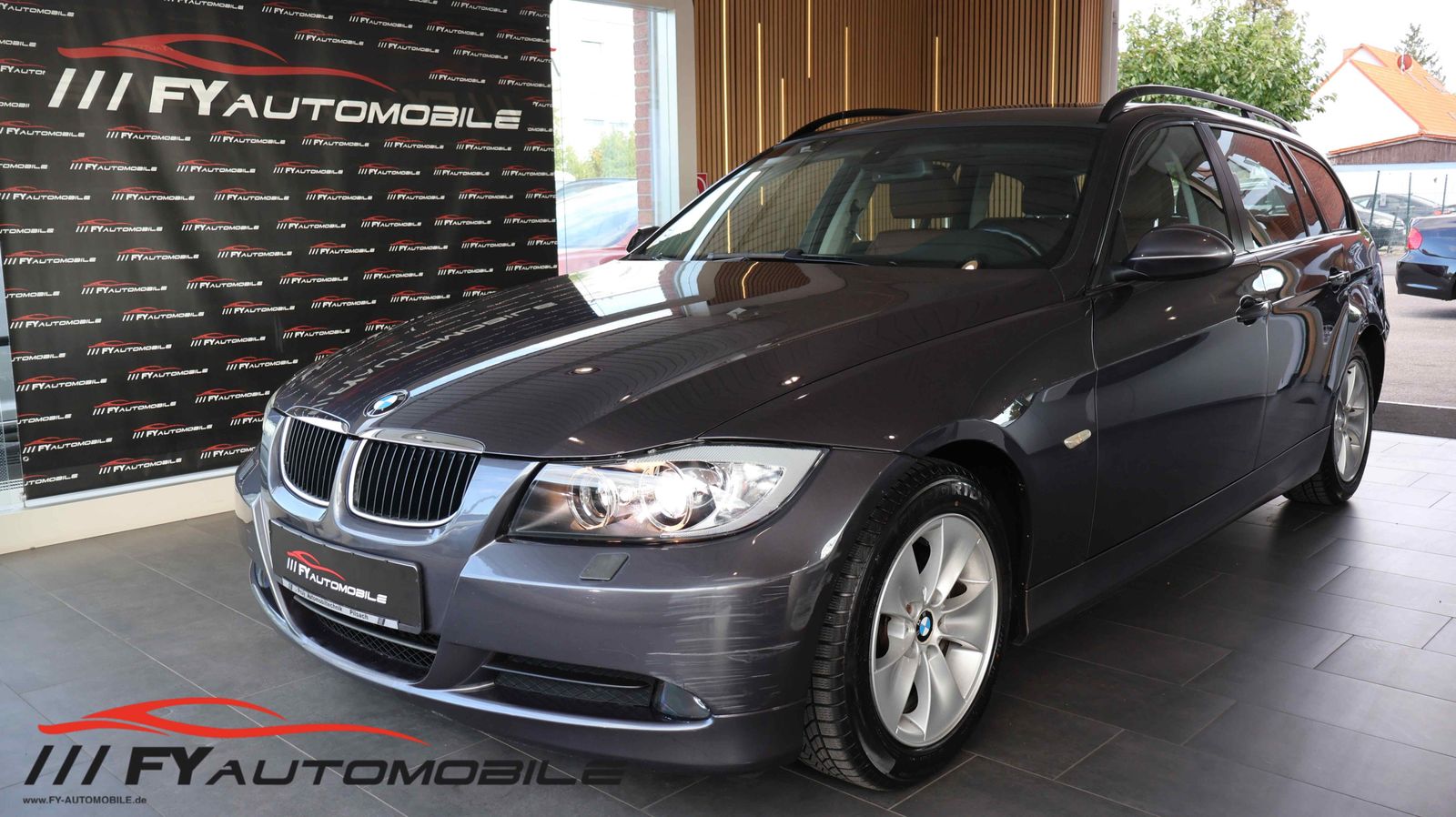 BMW BMW 320 320i Pano 8xBereift Xenon Leder Automatik.