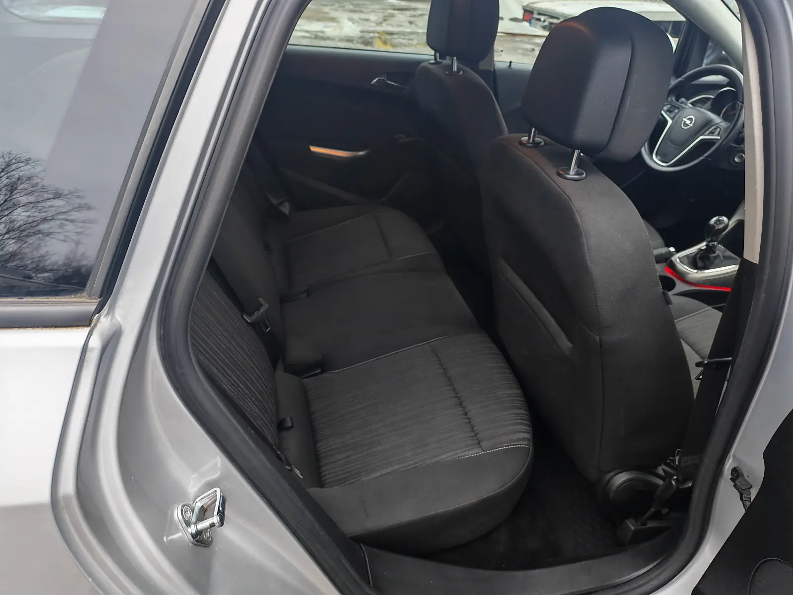 Opel Astra 2011 — photo 19