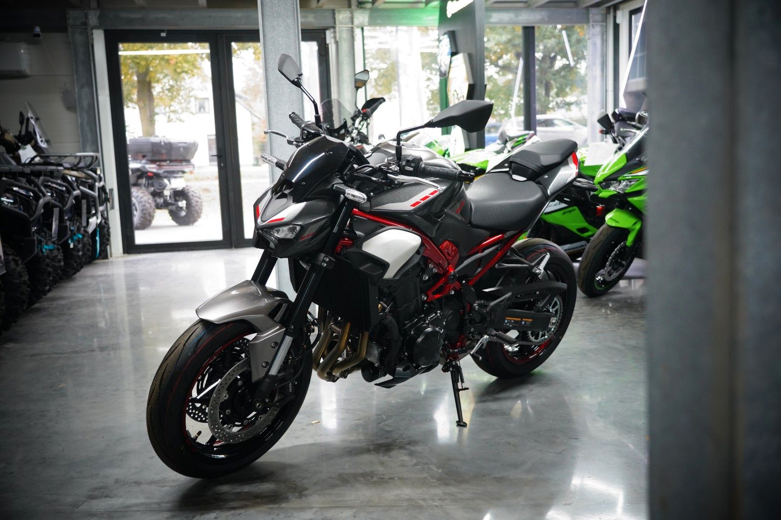 Fahrzeugabbildung Kawasaki Z900 2025 4 Jahre Garantie 70KW
