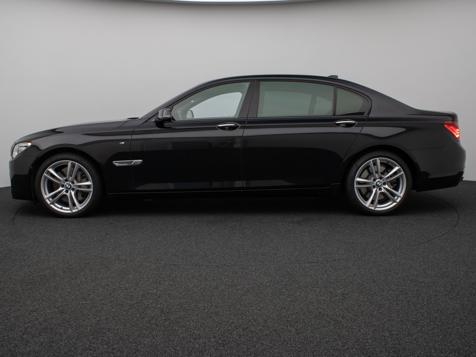 Fahrzeugabbildung BMW 760 Li M Sport Glasdach B&O HUD SoftCl NightVisi