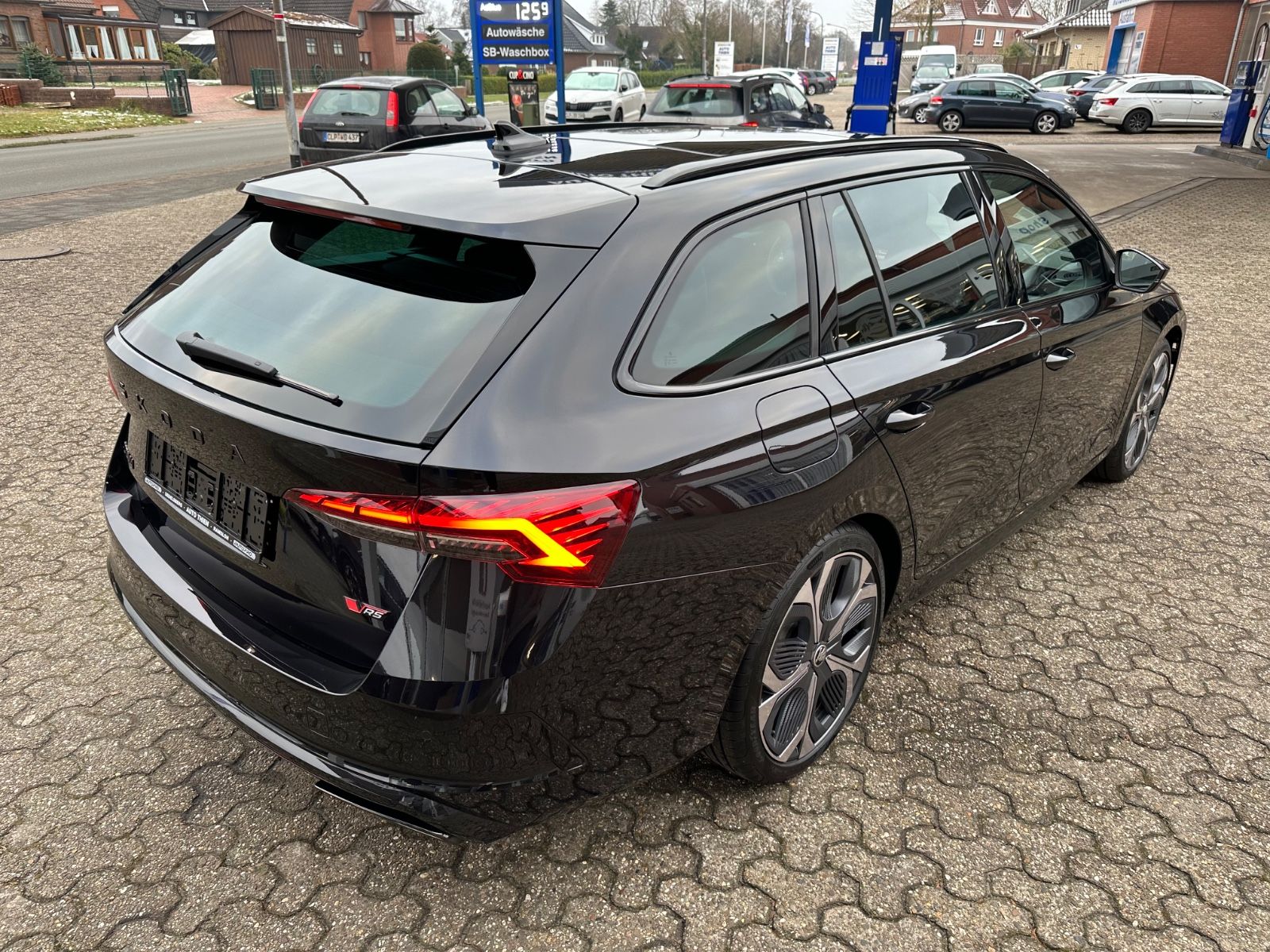 Fahrzeugabbildung SKODA Octavia RS Combi 2.0 TSI DSG AHK/Pano/Navi/ACC