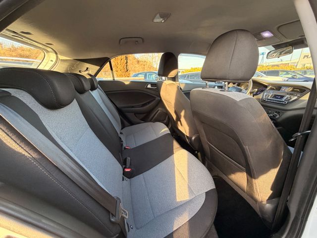 Hyundai i20 1.2 blue YES!