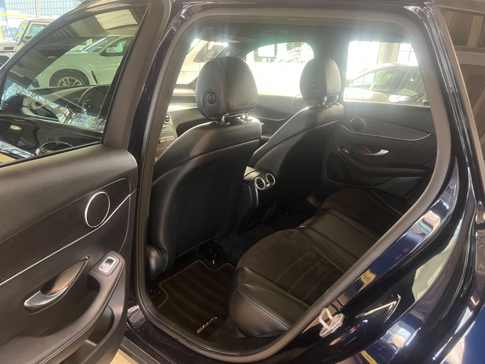 Fahrzeugabbildung Mercedes-Benz GLC 200 4Matic AMG LINE Night Pkaet *1.HAND*