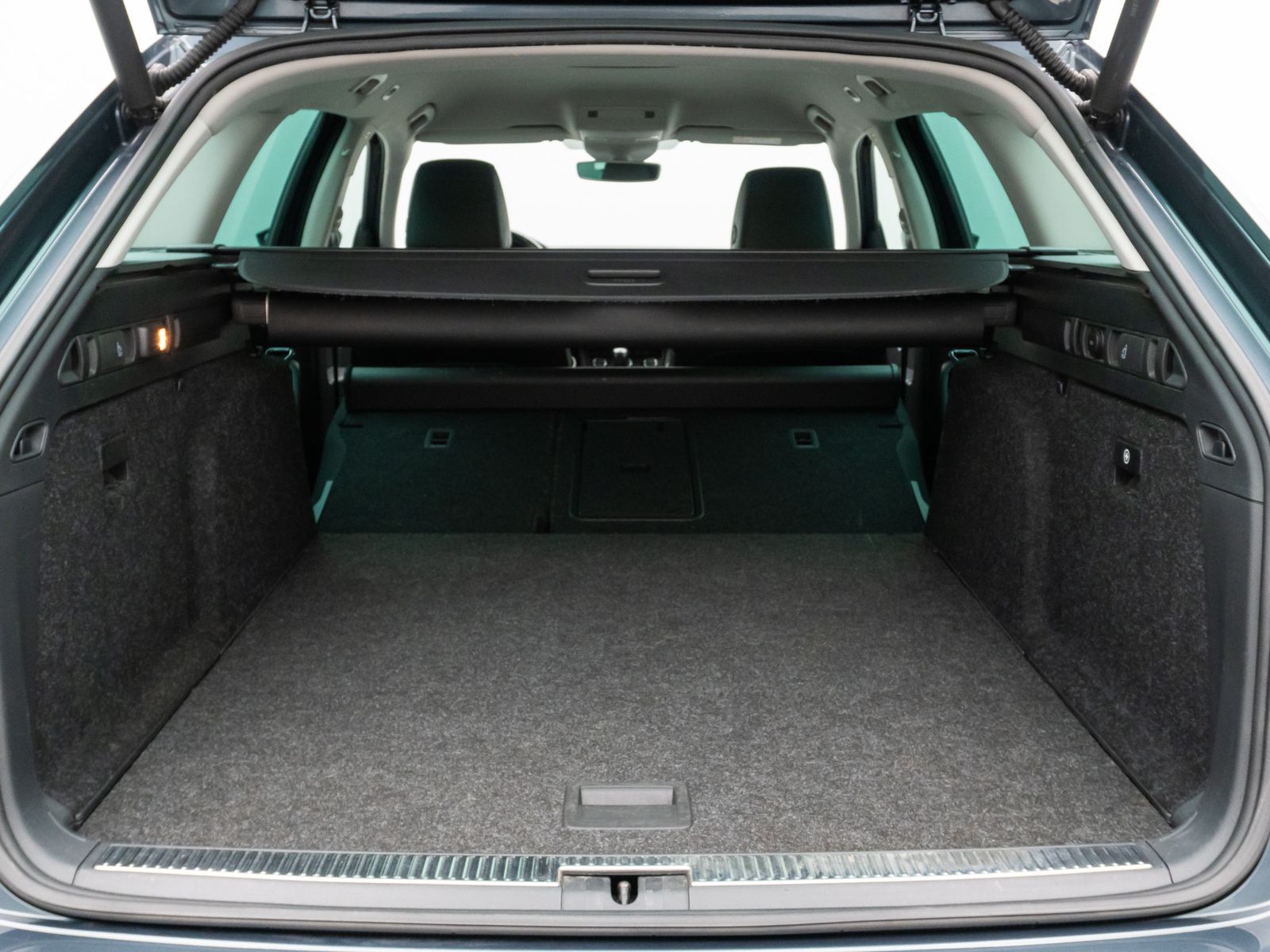 Fahrzeugabbildung SKODA Superb Style BiXenon PDC Navi Touch FernlichtAss
