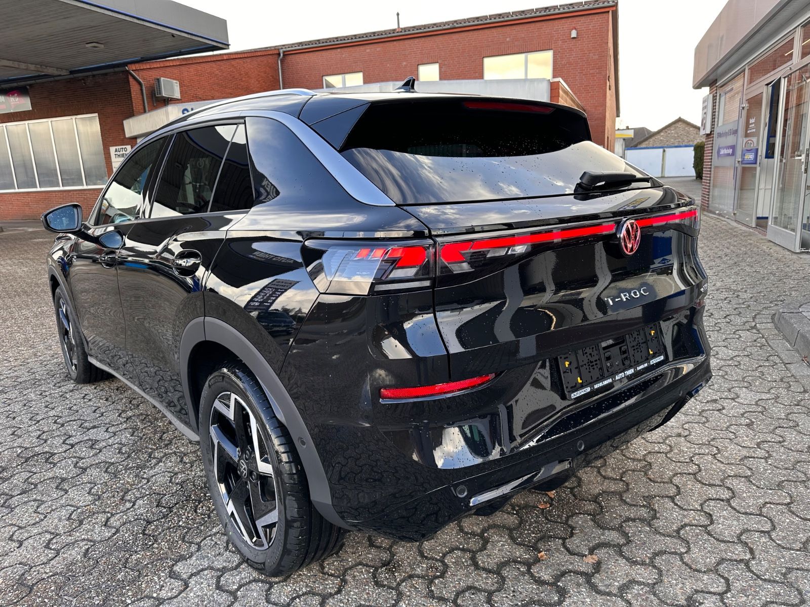 Fahrzeugabbildung Volkswagen T-Roc R Line 1.5 eTSI DSG APP/ACC/AHK/LED/eHeck