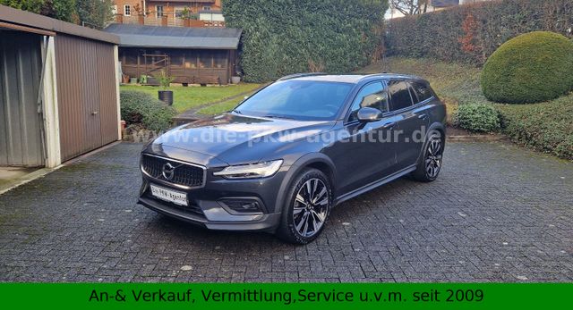 Volvo V60 Cross Country Pro AWD *PANO*harm.-kard.*AHK