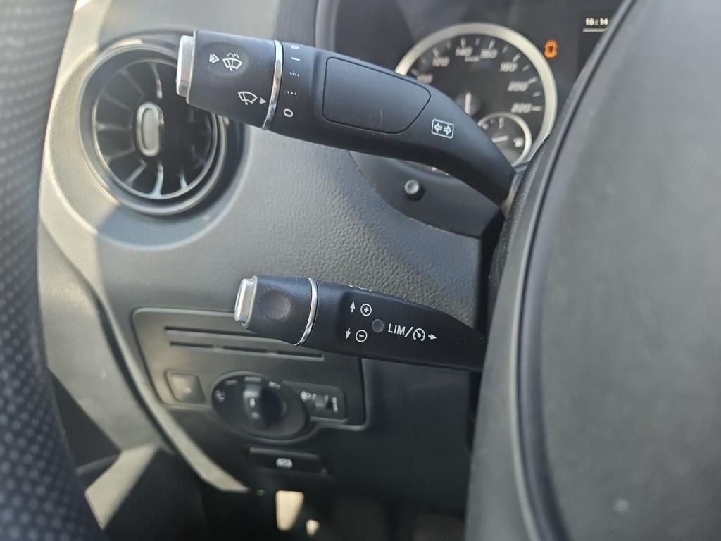Fahrzeugabbildung Mercedes-Benz Vito 110 Kasten extralang 2 Sitze RFK Klima Holz