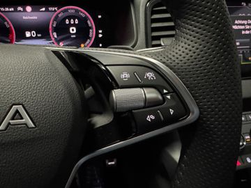 Fahrzeugverkauf 17 Skoda Karoq Sportline 1.5 AHK*Pano*19 Zoll*Matrix