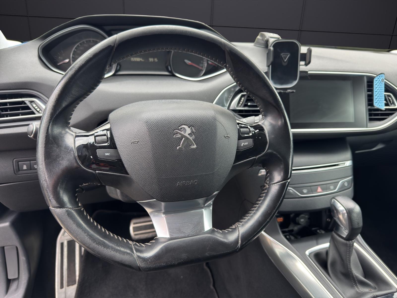 Peugeot 308 2015 — фото 12