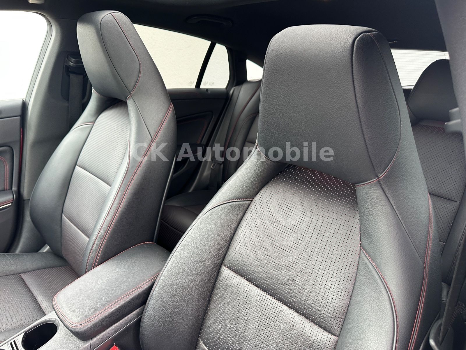 Fahrzeugabbildung Mercedes-Benz CLA 200 Shooting Brake AMG-Line/Night-Paket/LED