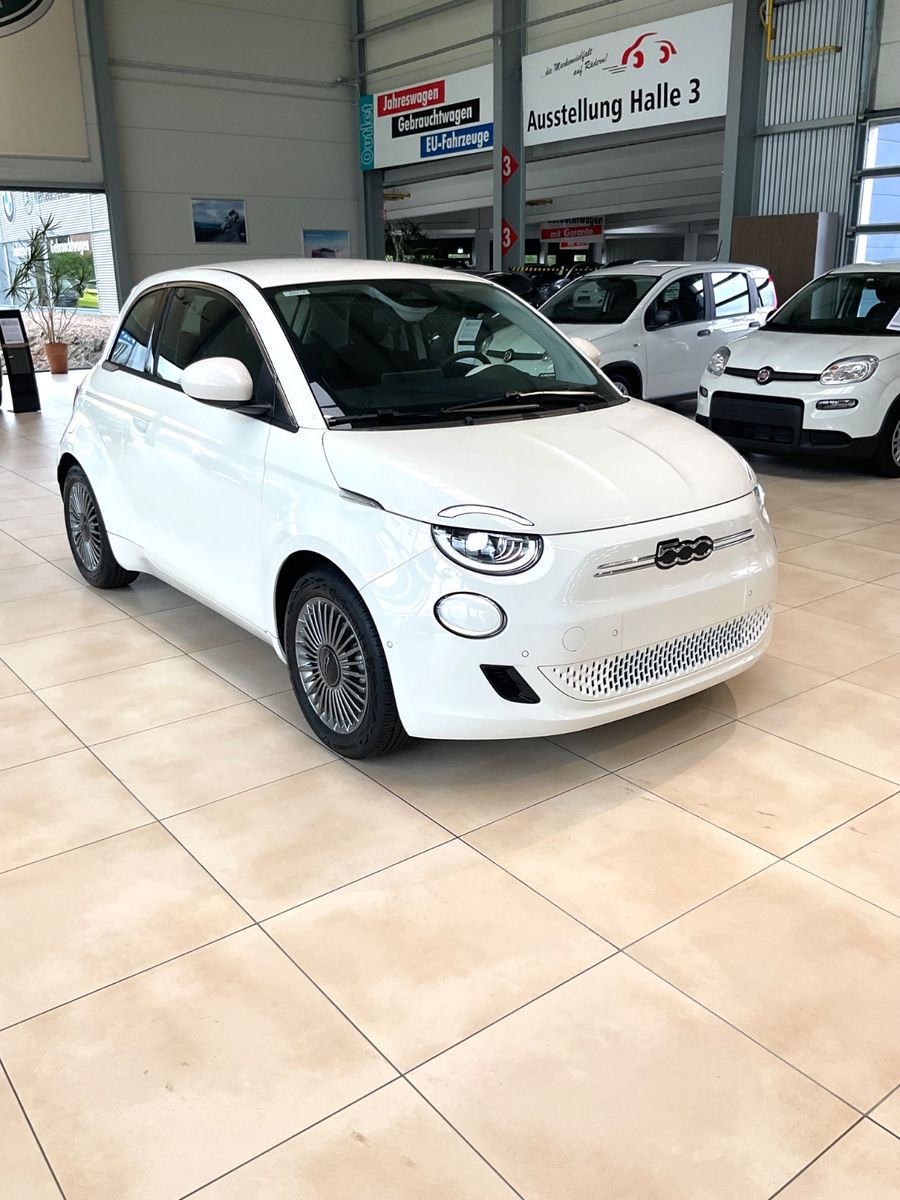 Fahrzeugabbildung Fiat 500e + Komfort Paket, Style Paket