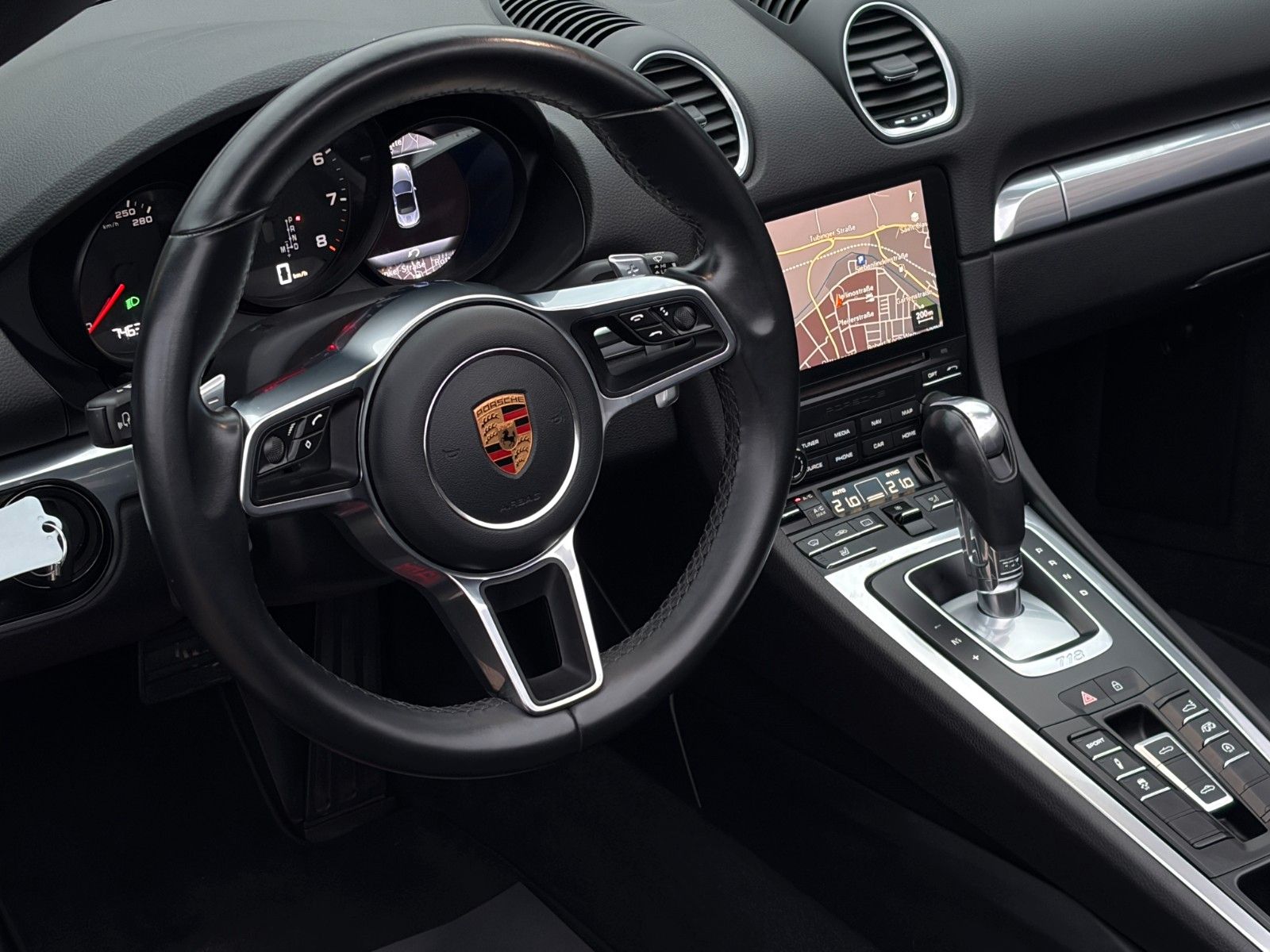 Fahrzeugabbildung Porsche 718 Boxster Sport PASM NAV CarPlay LHZ SHZ 20"