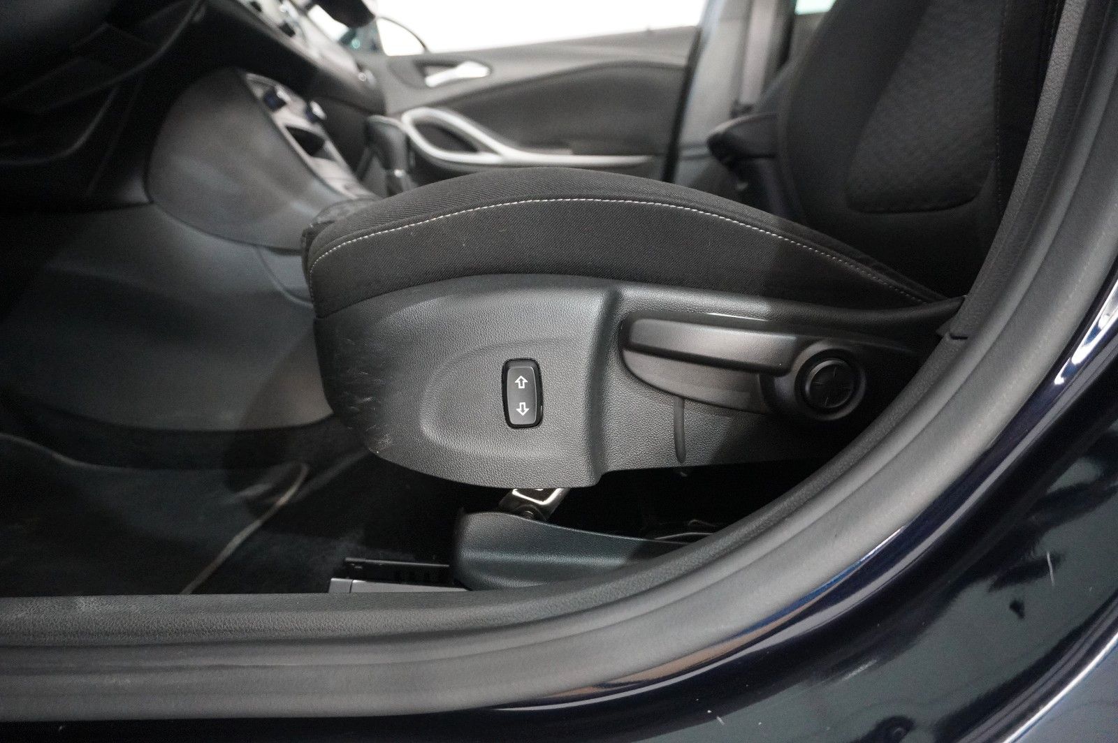 Fahrzeugabbildung Opel Astra K ST 1.6D 120 JAHRE NAVI/LED/KAMERA/SPORT